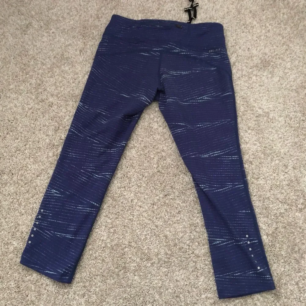 Nike dri-fit crop capri leggings, size small p